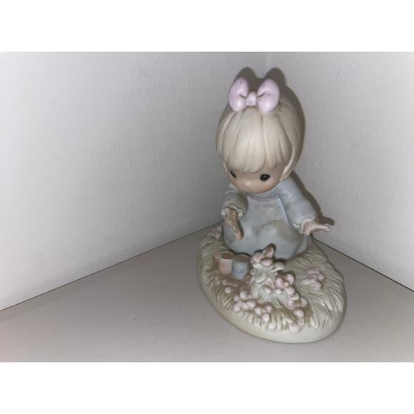 Precious Moments Figurine PM-881 "God Bless You For Touching My Life" 4.5" 1987 - Picture 1 of 5